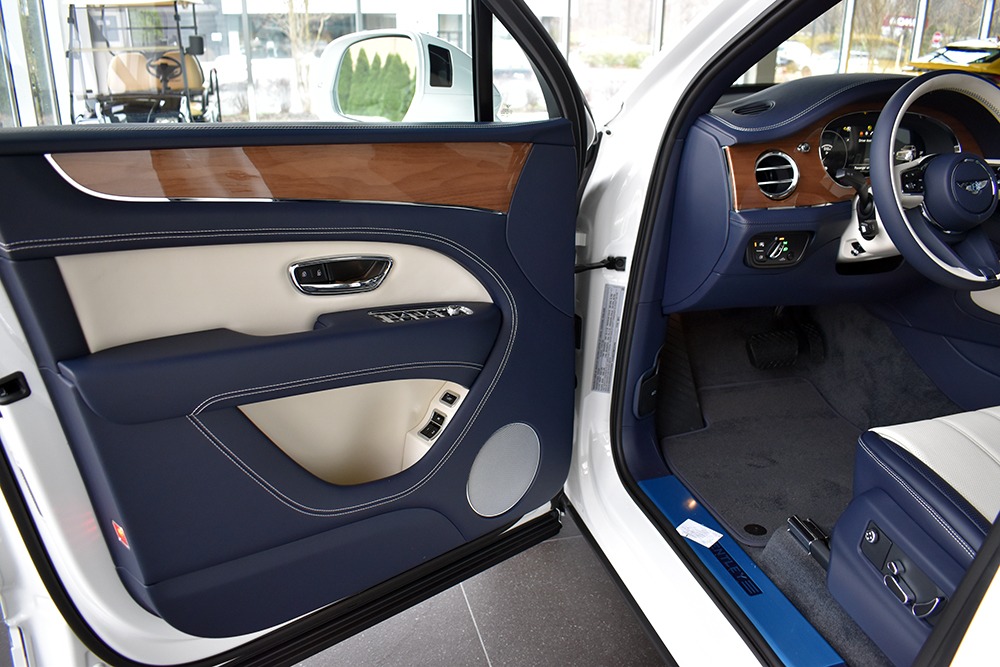2021 Bentley Bentayga V8 Image 6
