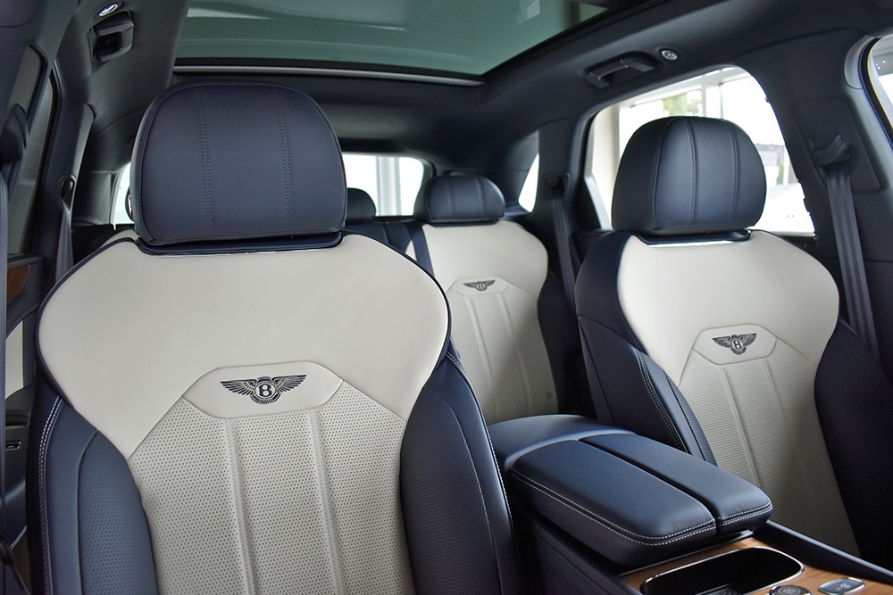 2021 Bentley Bentayga V8 Image 7