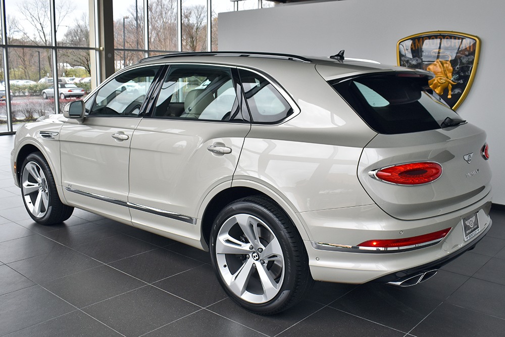 2021 Bentley Bentayga V8 Image 2