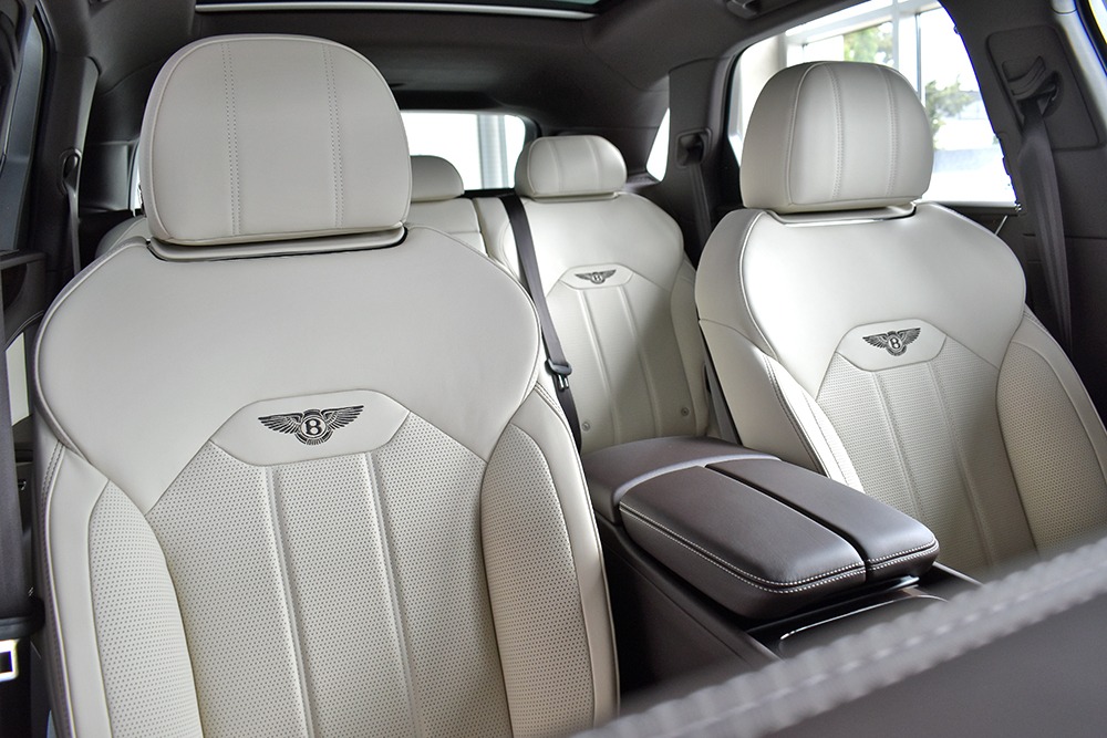 2021 Bentley Bentayga V8 Image 8