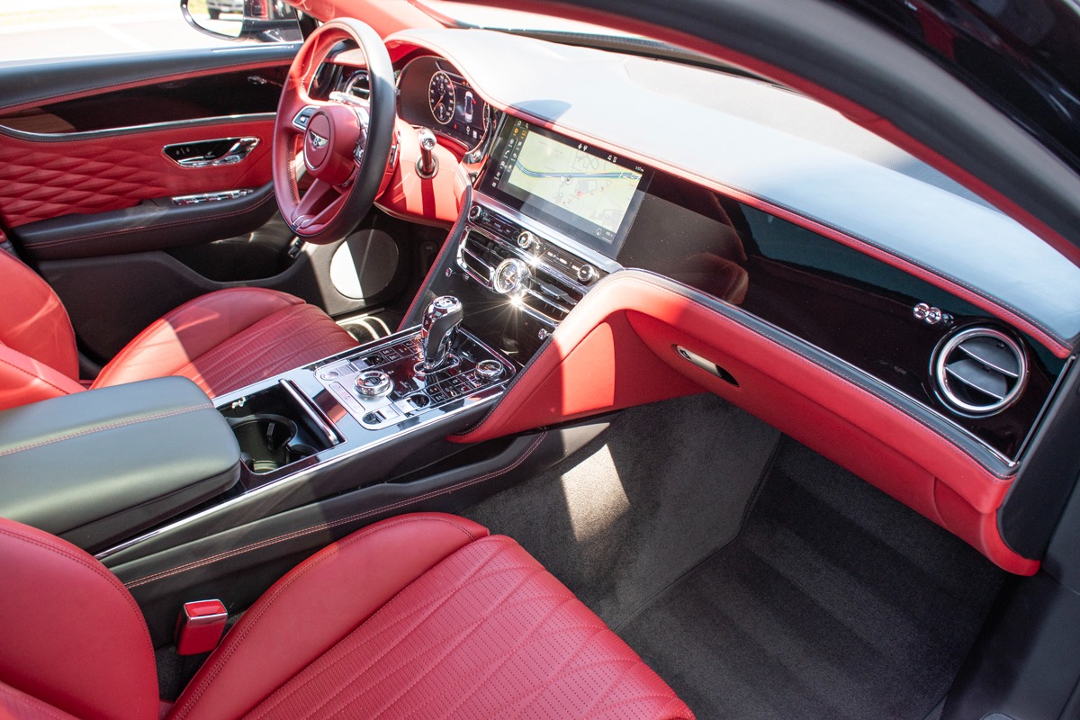 2021 Bentley Flying Spur Image 2