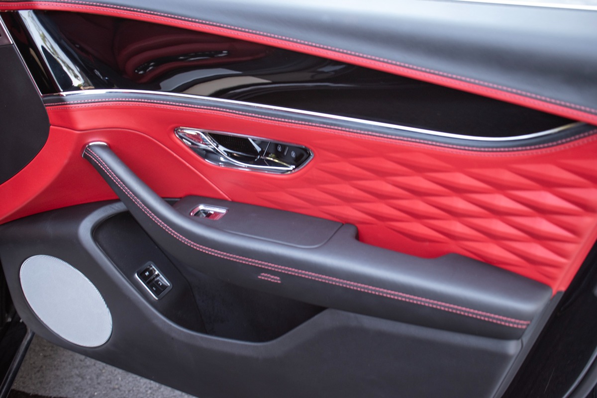 2021 Bentley Flying Spur Image 32