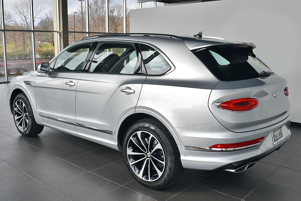 2021 Bentley Bentayga V8 Image 2