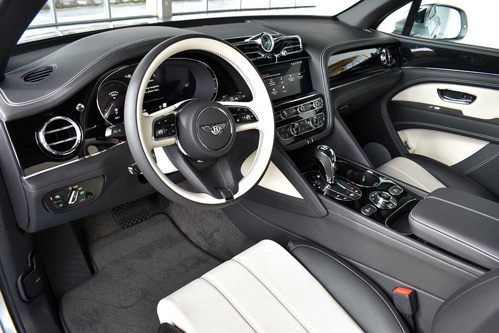 2021 Bentley Bentayga V8 Image 3