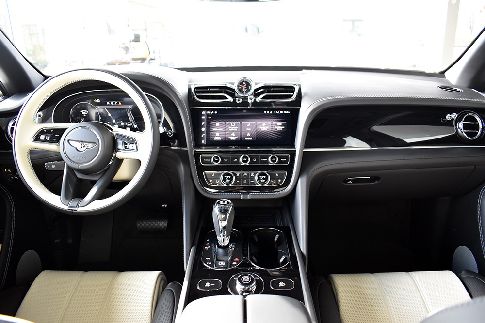 2021 Bentley Bentayga V8 Image 7