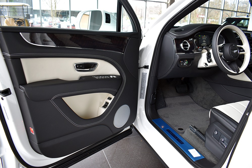 2021 Bentley Bentayga V8 Image 7
