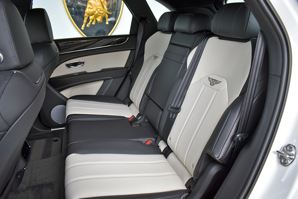 2021 Bentley Bentayga V8 Image 8