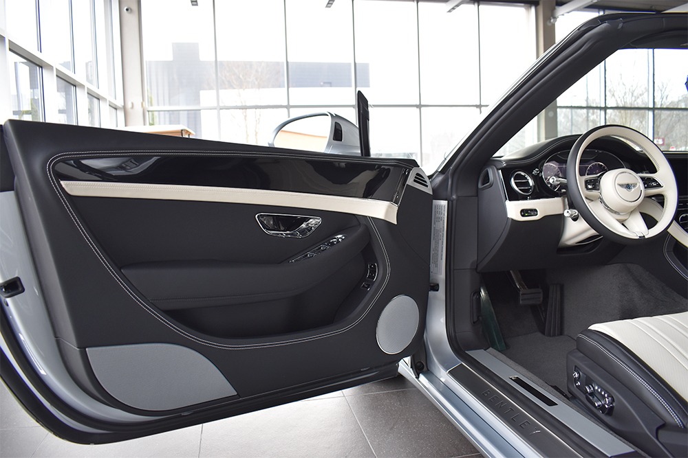 2021 Bentley Continental GT V8 Convertible Image 7