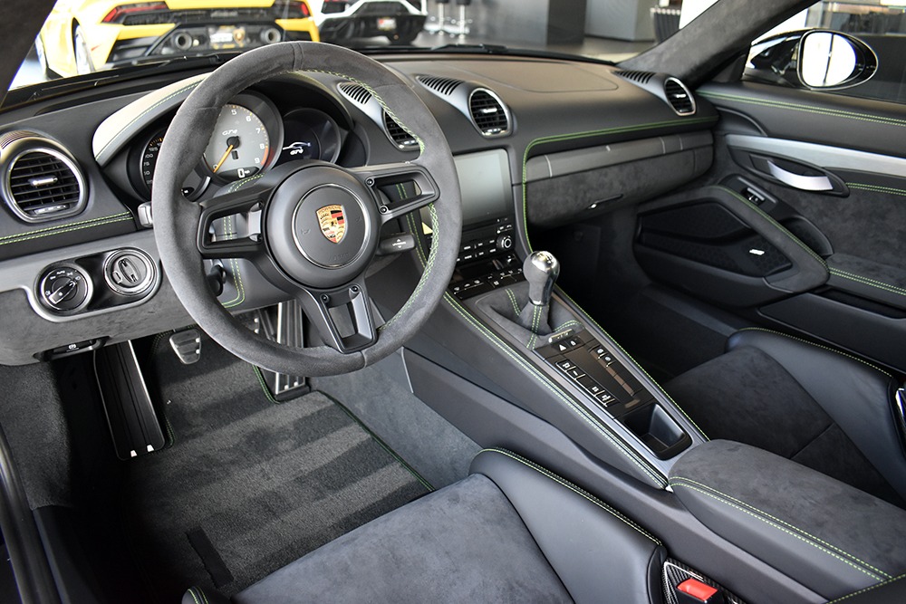 2020 Porsche 718 Cayman Image 3