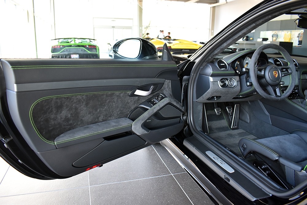 2020 Porsche 718 Cayman Image 6
