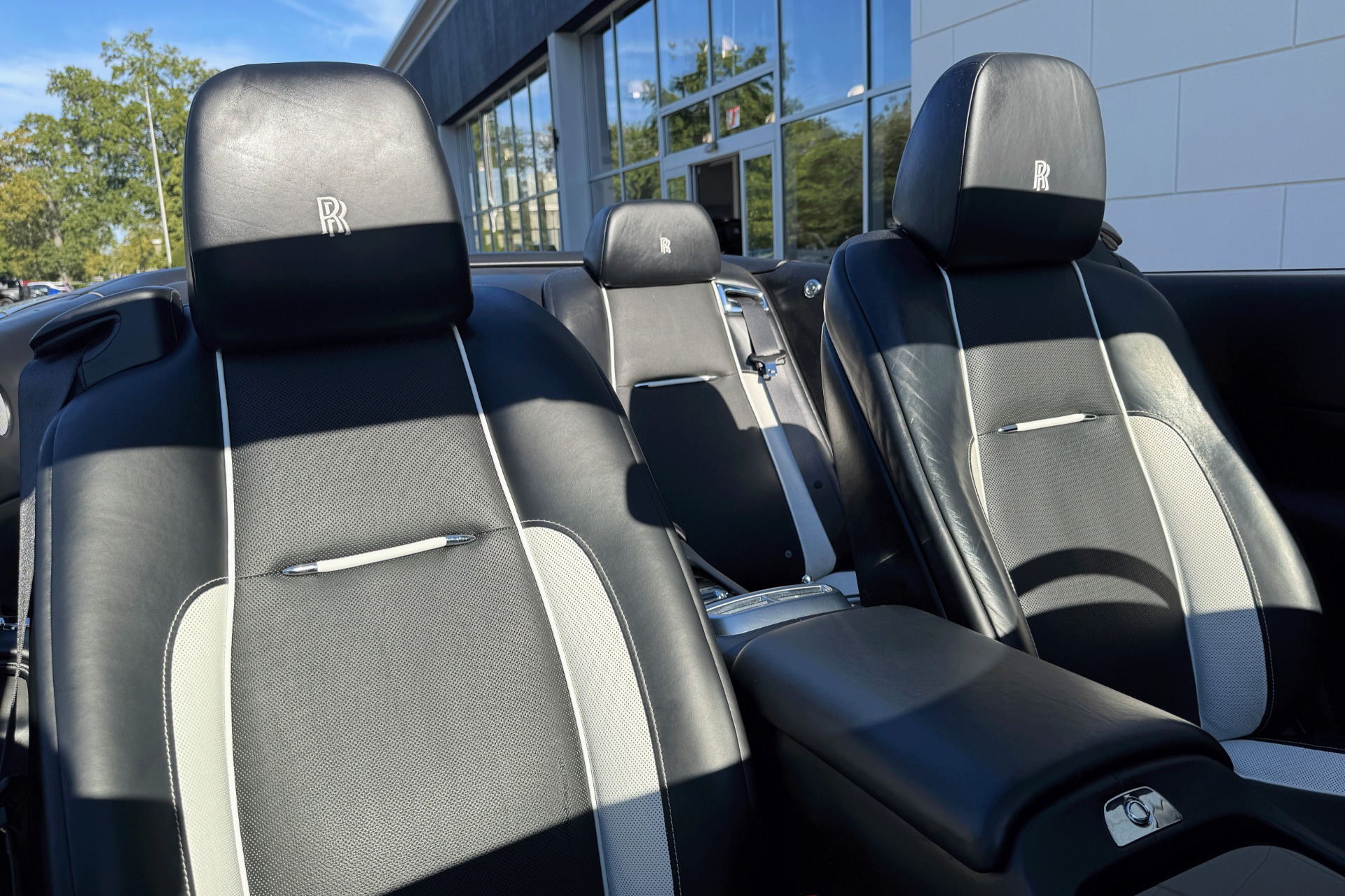 2021 Rolls-Royce Dawn Image 11