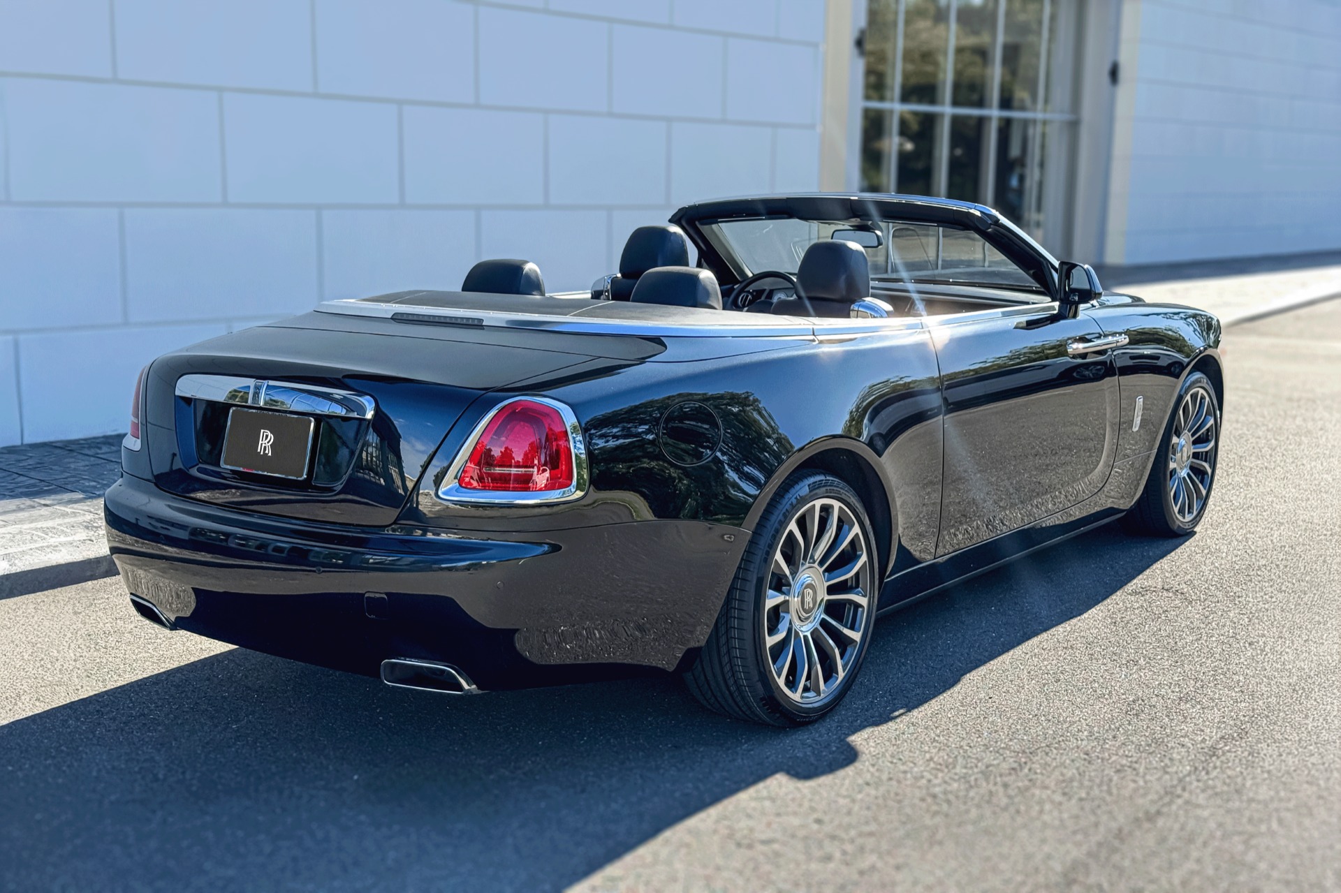 2021 Rolls-Royce Dawn Image 2