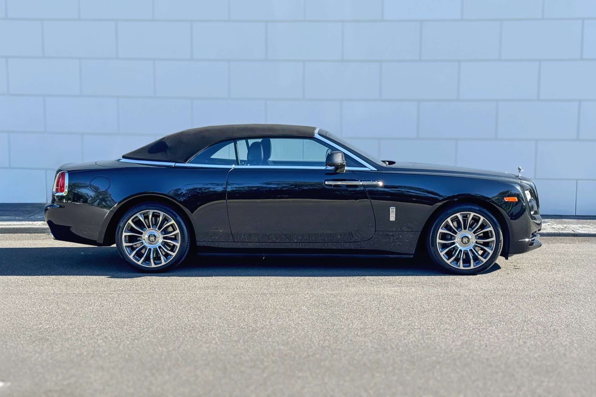 2021 Rolls-Royce Dawn Image 3