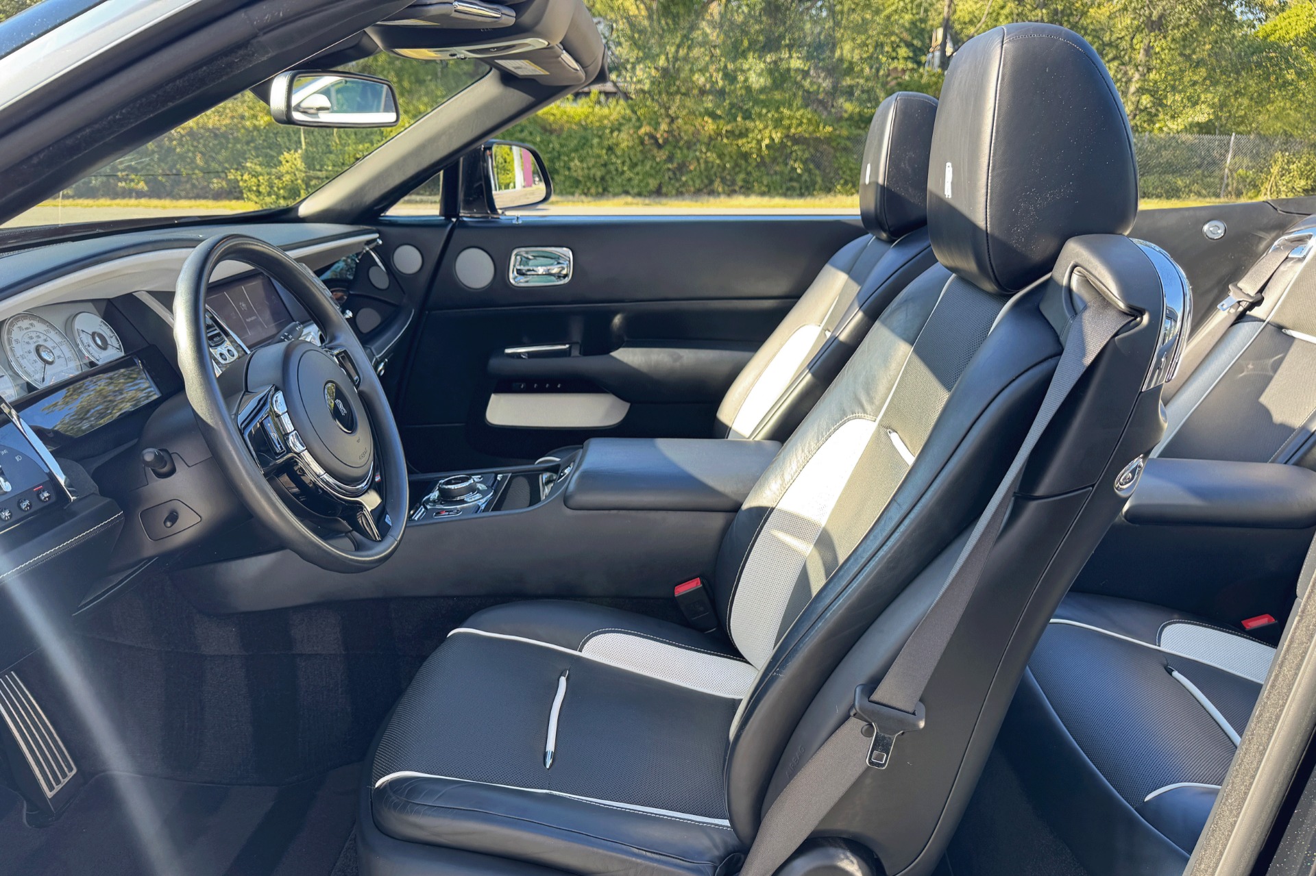 2021 Rolls-Royce Dawn Image 9