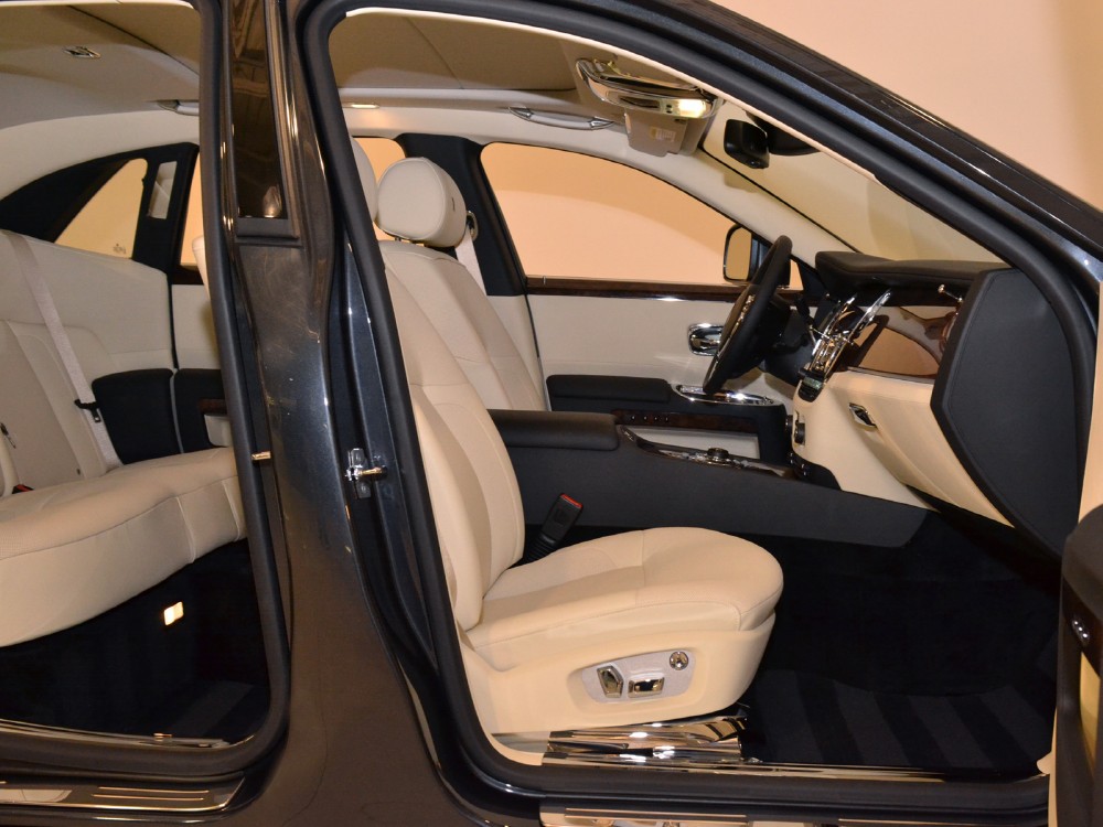 2011 Rolls-Royce Ghost Image 16
