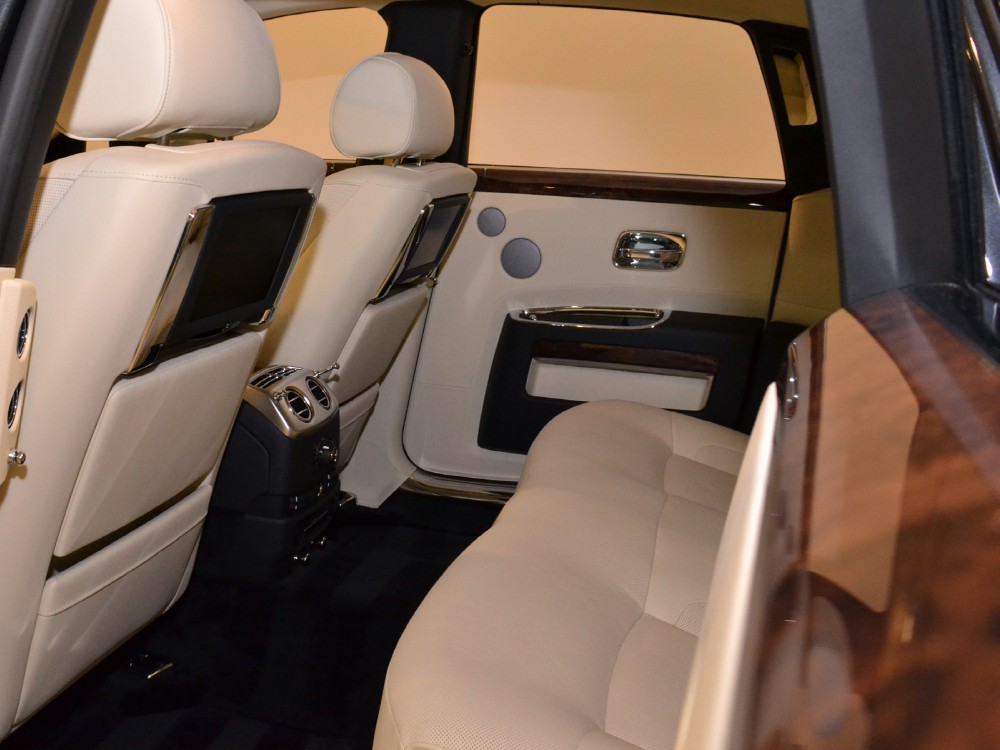 2011 Rolls-Royce Ghost Image 19