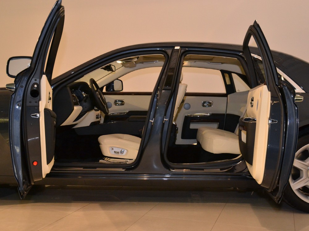 2011 Rolls-Royce Ghost Image 24