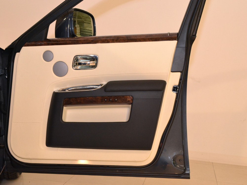 2011 Rolls-Royce Ghost Image 26