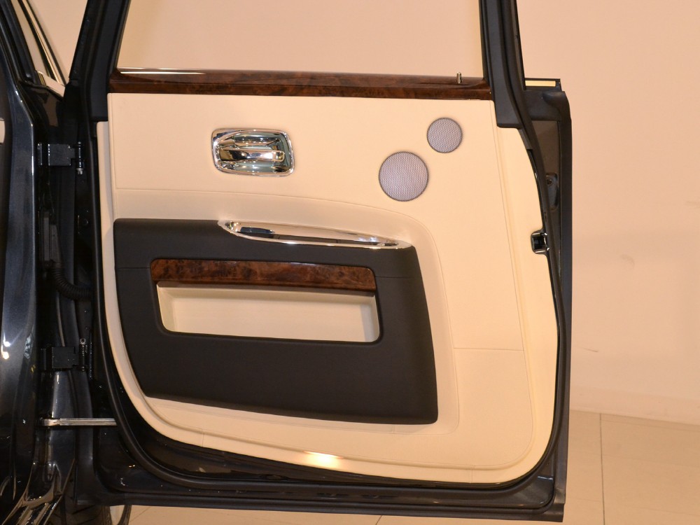 2011 Rolls-Royce Ghost Image 28