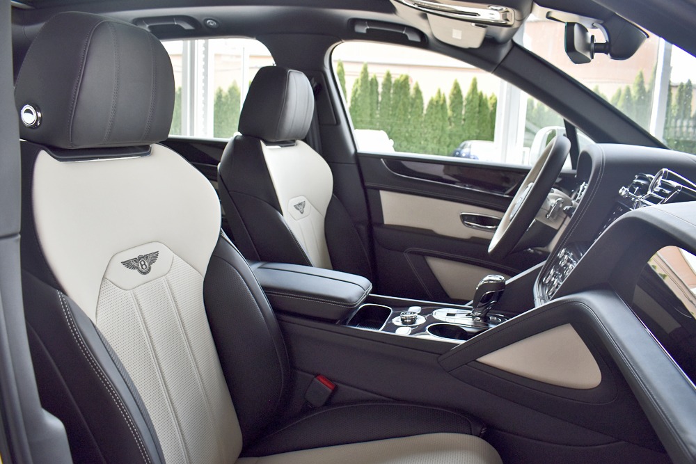 2021 Bentley Bentayga Hybrid Image 4