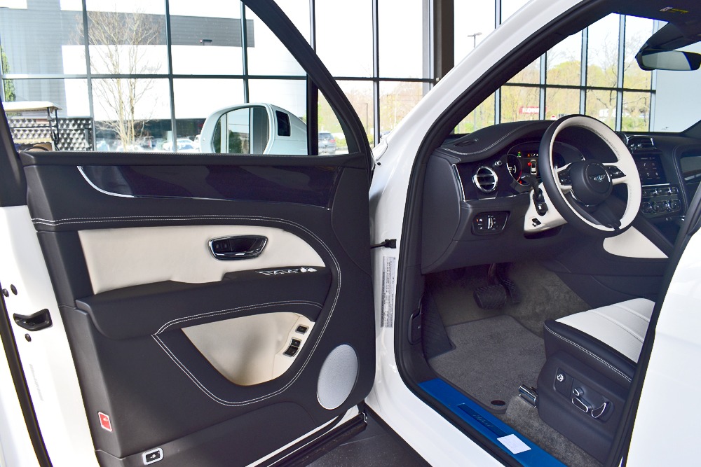 2021 Bentley Bentayga Hybrid Image 6