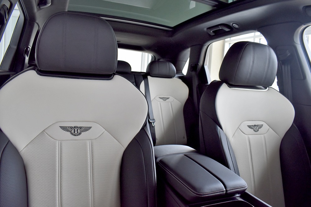 2021 Bentley Bentayga Hybrid Image 8
