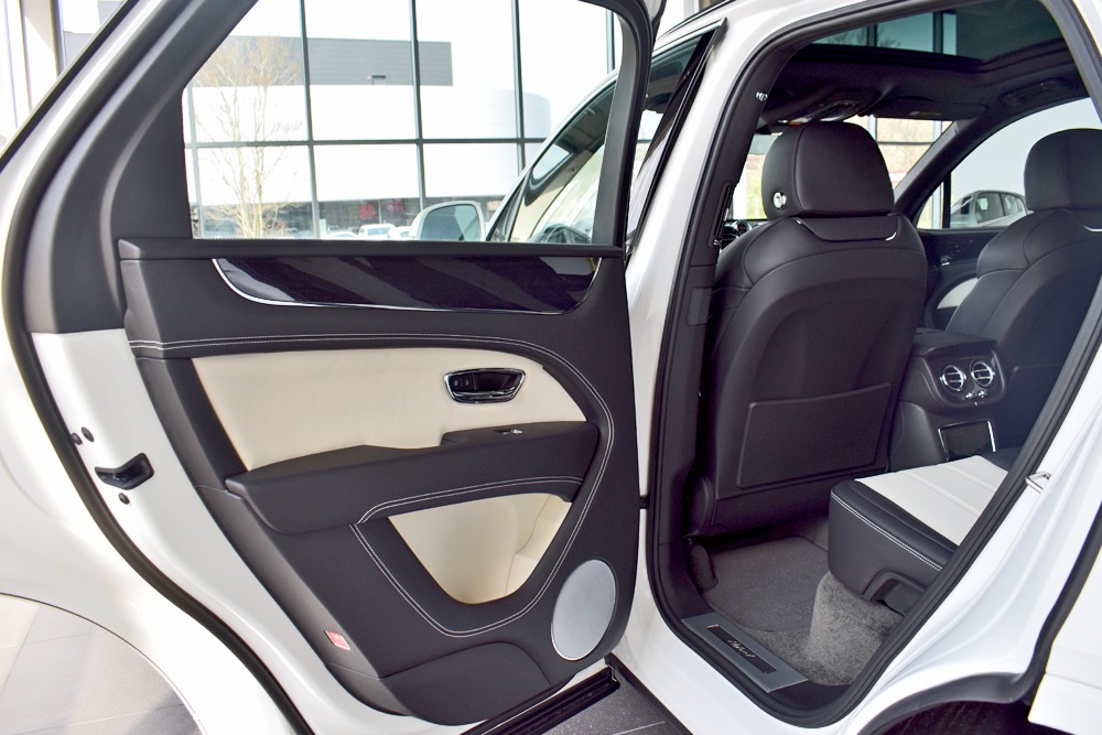 2021 Bentley Bentayga Hybrid Image 9