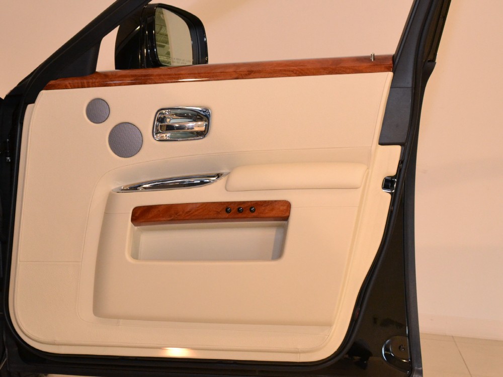 2011 Rolls-Royce Ghost Image 26