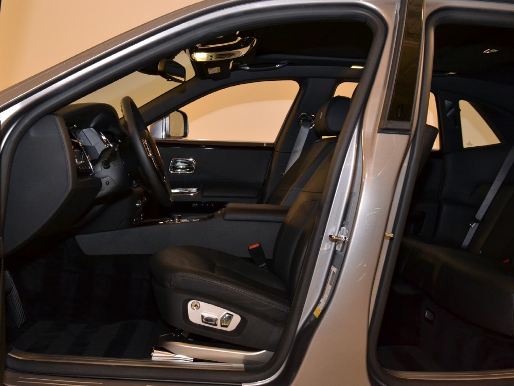 2011 Rolls-Royce Ghost Image 12