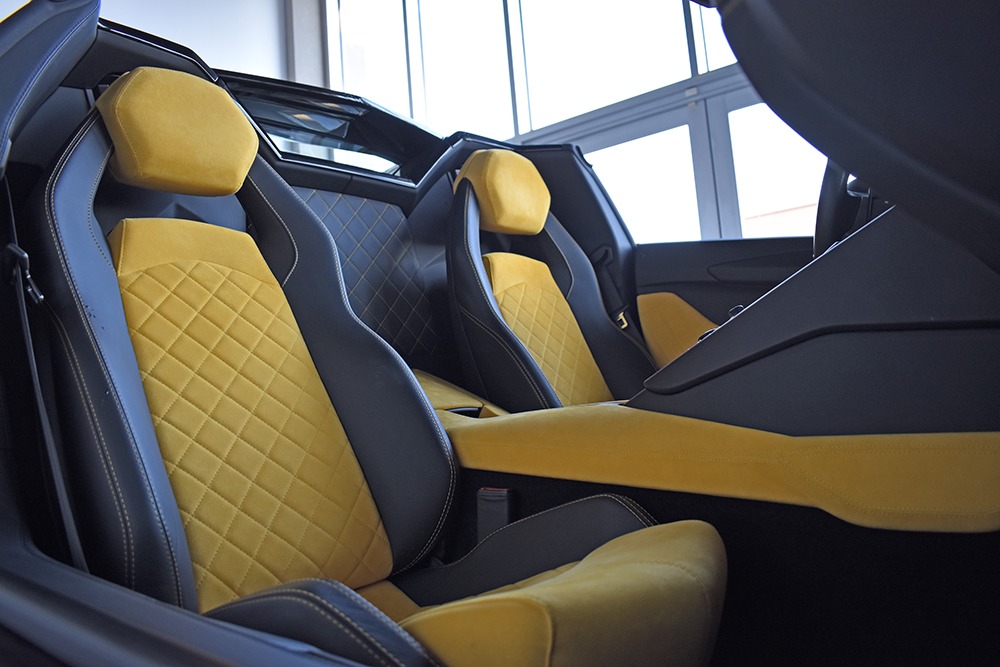 2016 Lamborghini Aventador Roadster Image 4