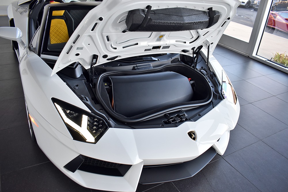 2016 Lamborghini Aventador Roadster Image 8