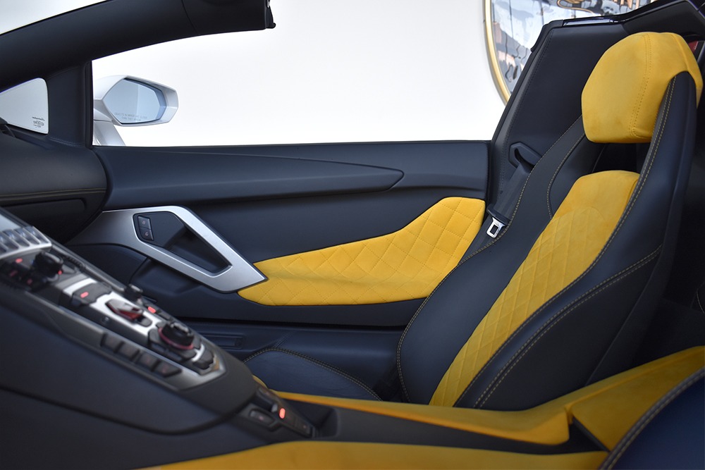 2016 Lamborghini Aventador Roadster Image 9
