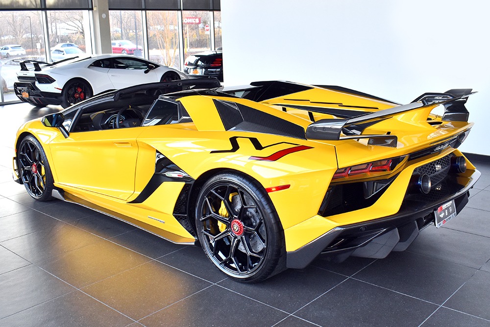 2020 Lamborghini Aventador SVJ Roadster Image 2