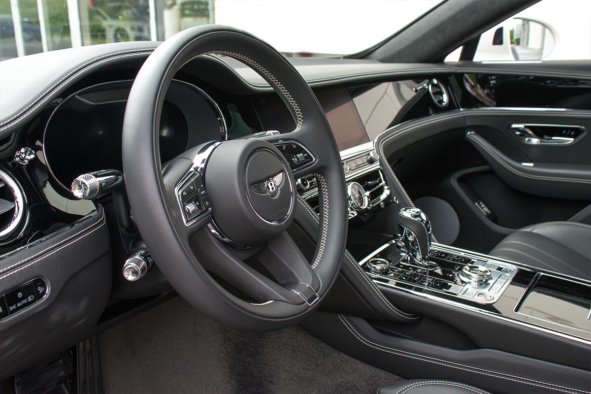 2021 Bentley Flying Spur Image 16