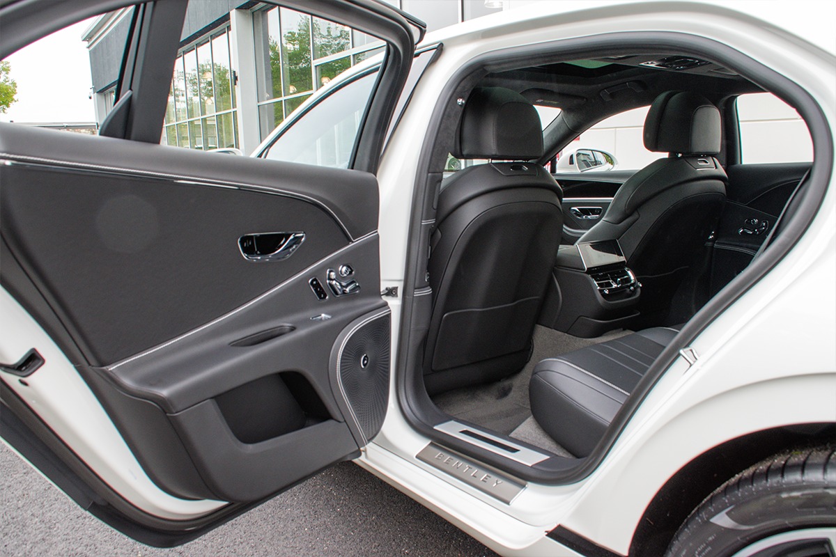 2021 Bentley Flying Spur Image 18