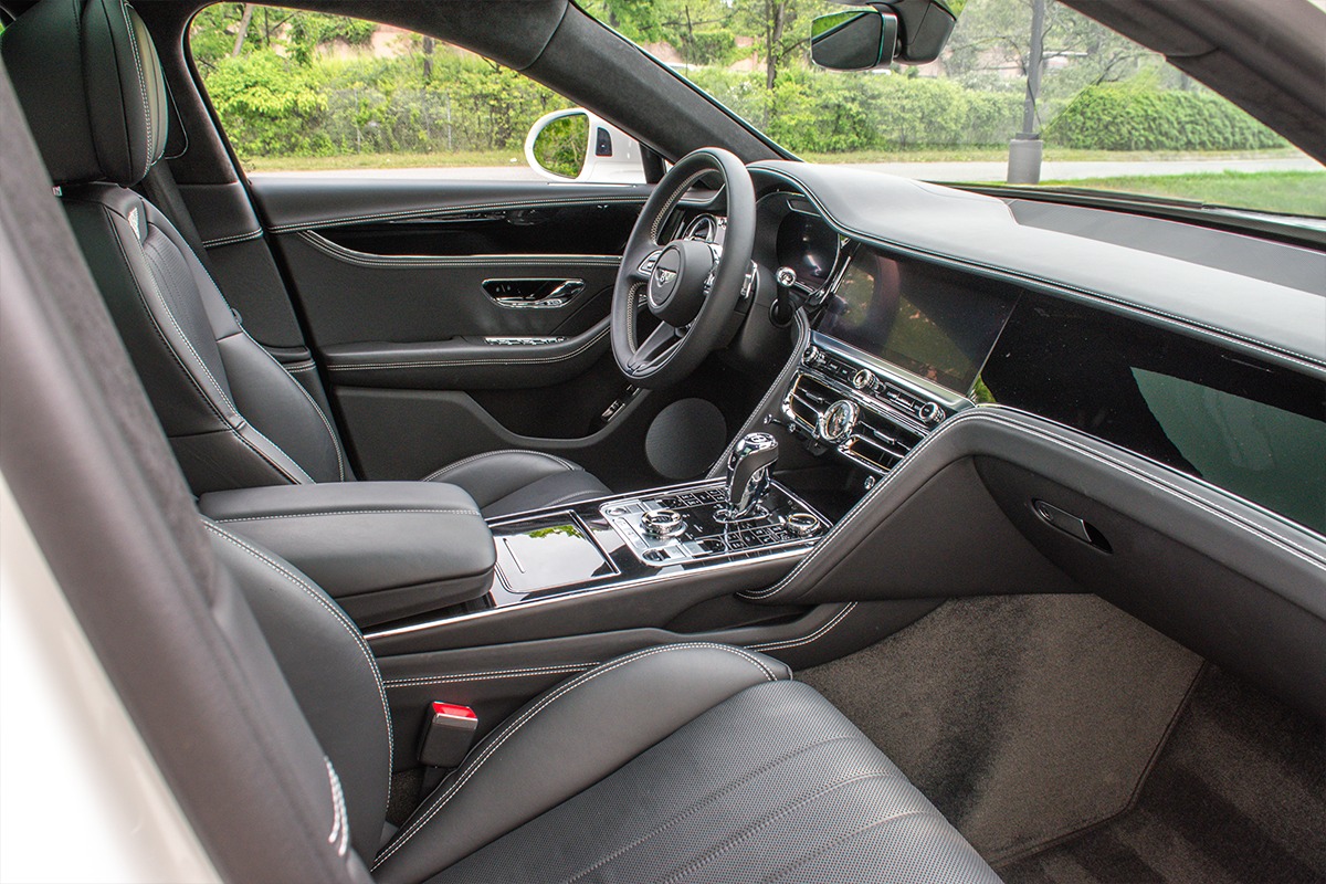 2021 Bentley Flying Spur Image 2