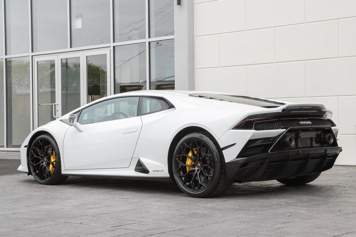 2021 Lamborghini Huracan Image 2