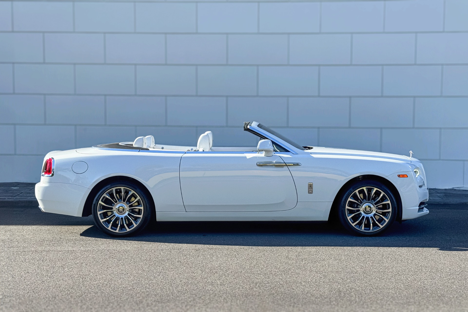 2021 Rolls-Royce Dawn Image 3