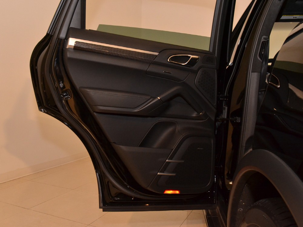 2012 Porsche Cayenne Image 24