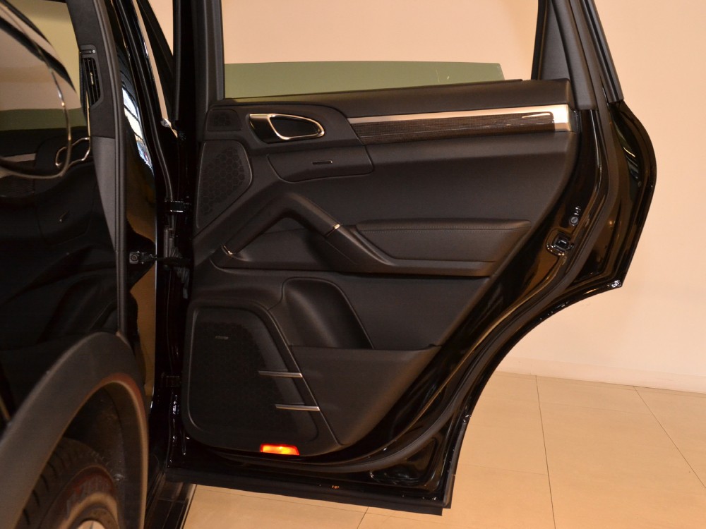 2012 Porsche Cayenne Image 25
