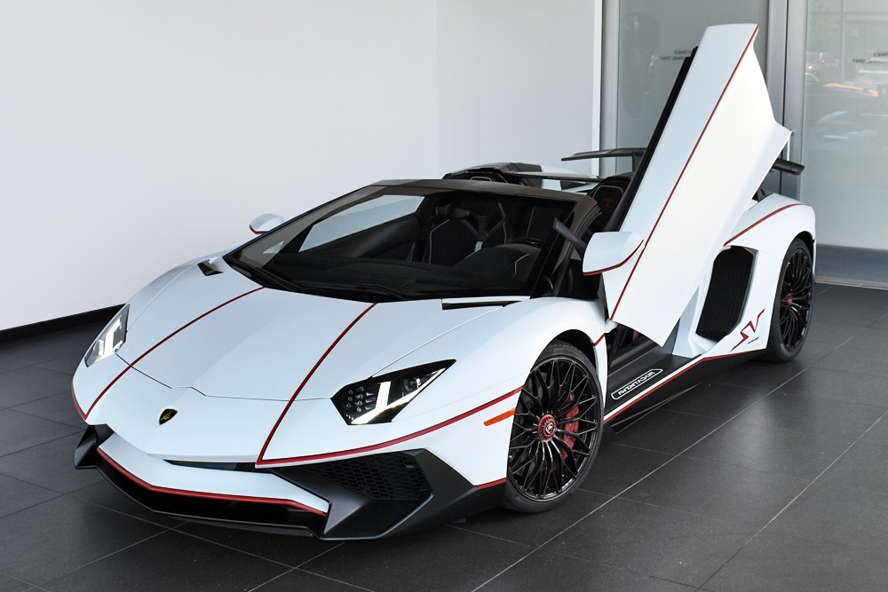2017 Lamborghini Aventador Image 11