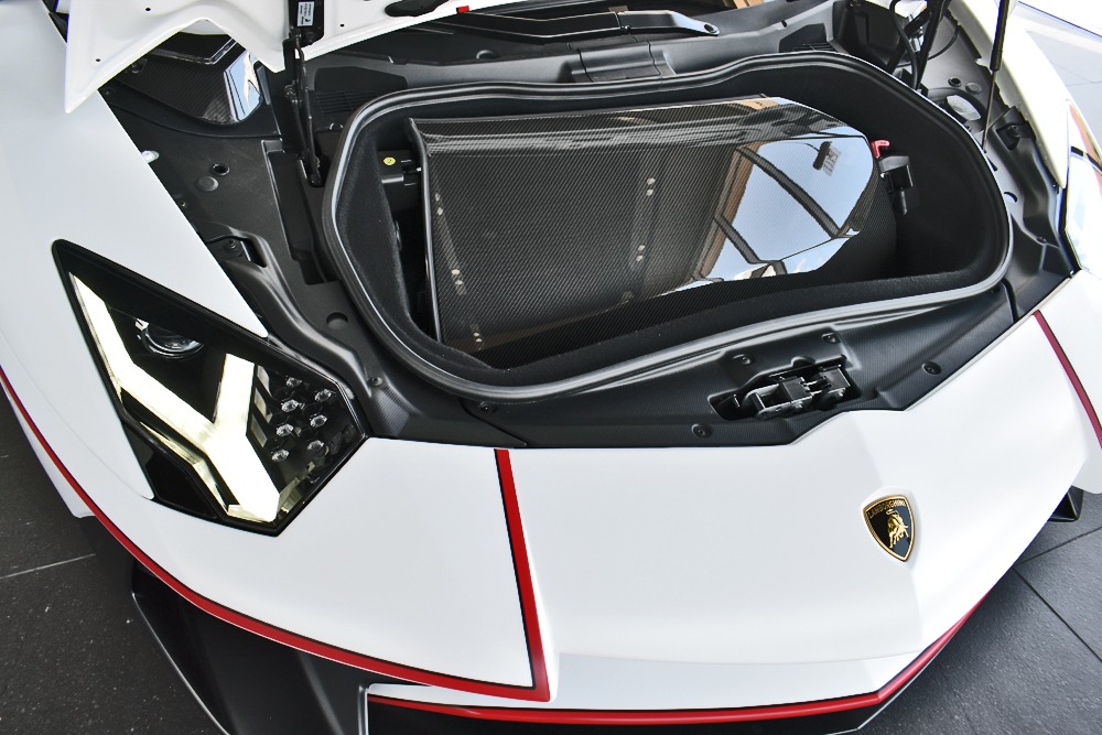 2017 Lamborghini Aventador Image 12