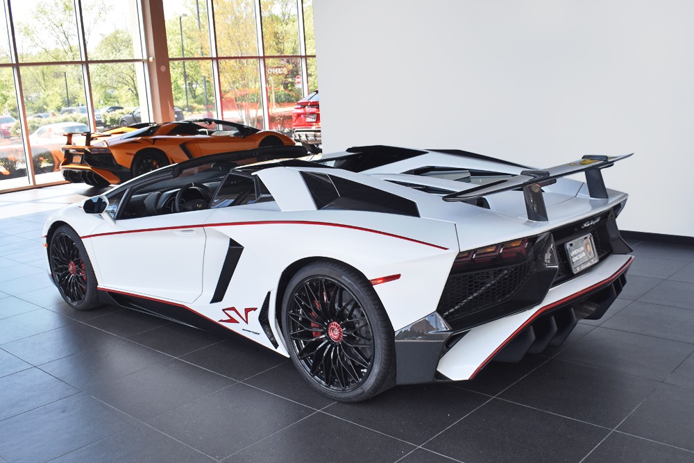2017 Lamborghini Aventador Image 2
