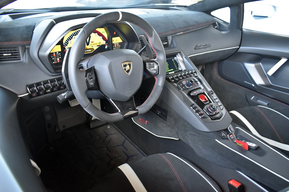 2017 Lamborghini Aventador Image 3