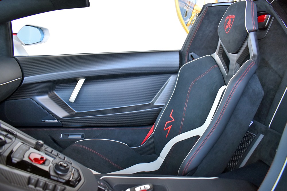 2017 Lamborghini Aventador Image 6