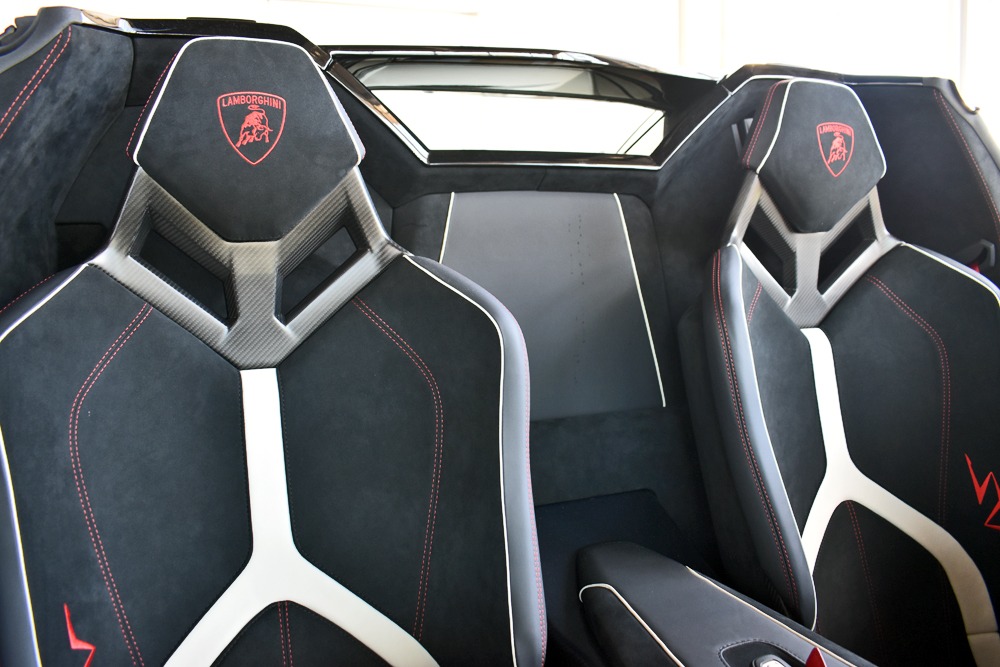 2017 Lamborghini Aventador Image 7