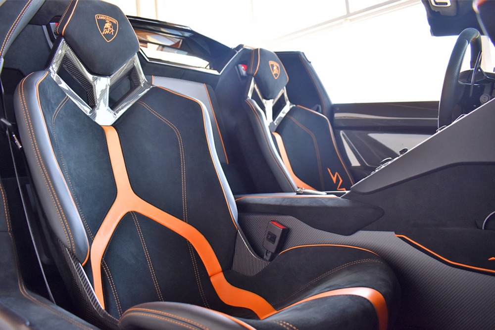 2017 Lamborghini Aventador Image 4