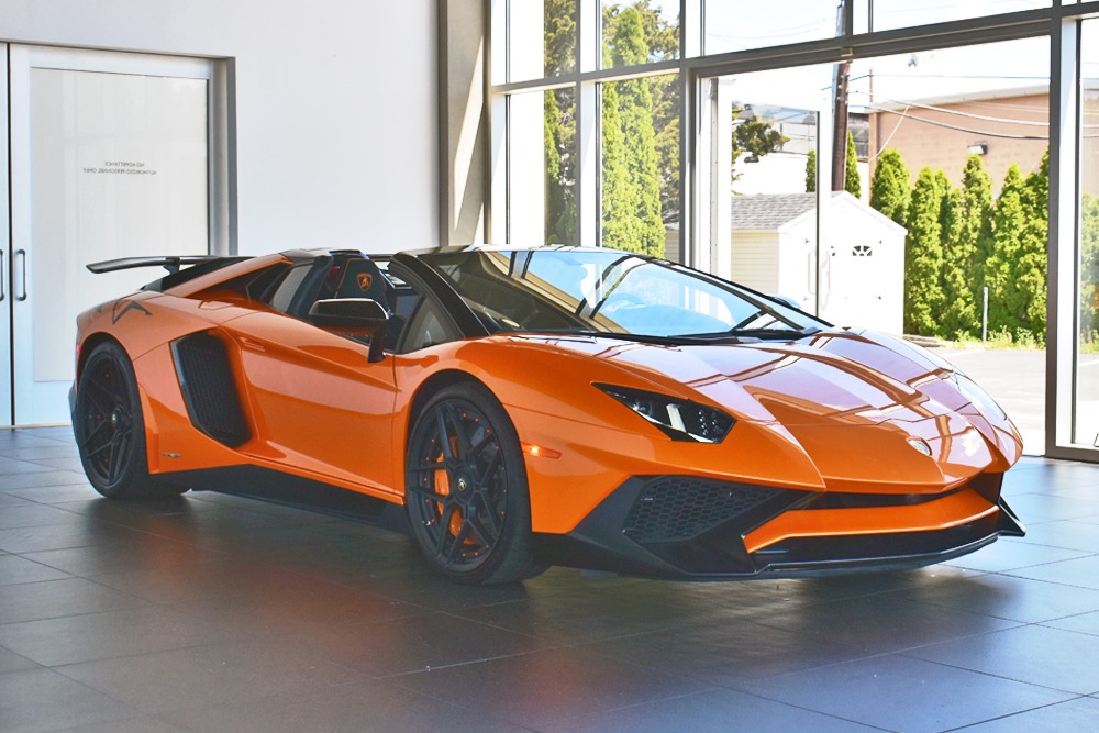 2017 Lamborghini Aventador Image 8
