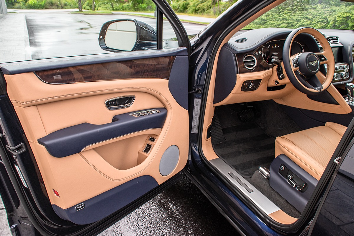 2021 Bentley Bentayga Image 10