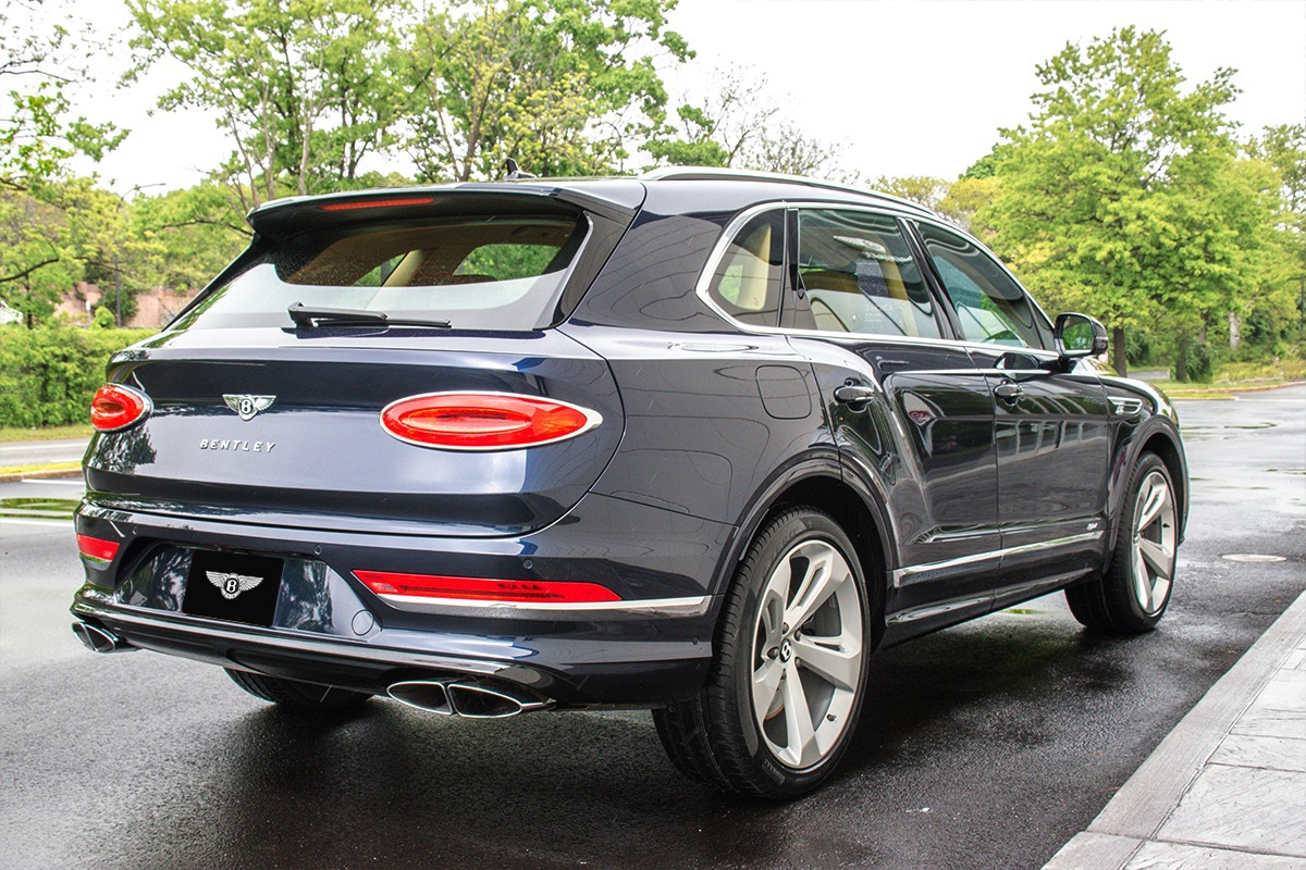 2021 Bentley Bentayga Image 16